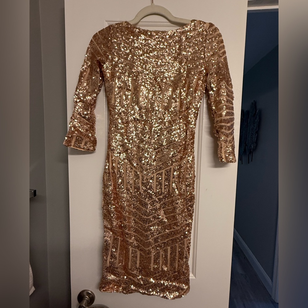 NWT L'ATISTE Rose Gold Sequin 3/4 Sleeve Dress size M